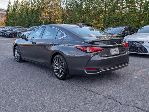 2025 Lexus ES 300h Luxury