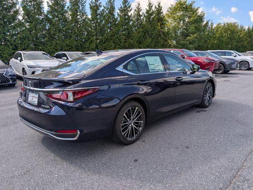 2025 Lexus ES 300h Base
