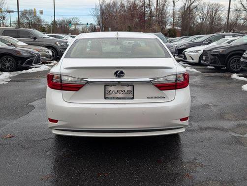 2018 Lexus ES 300h Base