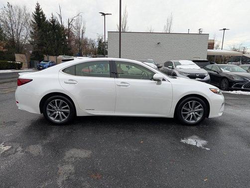 2018 Lexus ES 300h Base