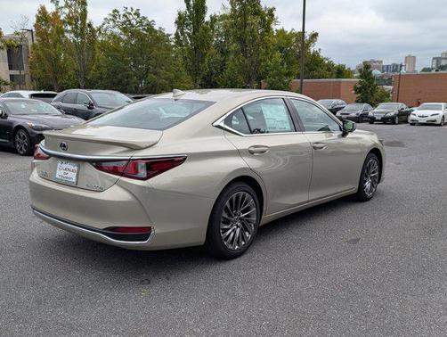 2025 Lexus ES 300h Luxury
