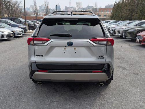 2022 Toyota RAV4 Hybrid SE