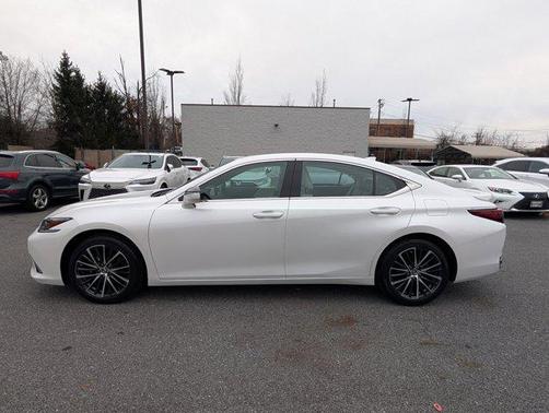 2025 Lexus ES 300h Base