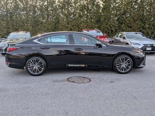 2025 Lexus ES 300h Base