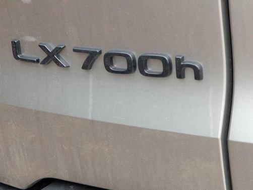 2026 Lexus LX 700h F SPORT Handling