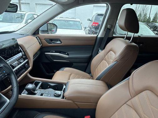 2025 Nissan Pathfinder Platinum 4WD