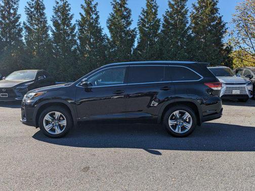 Midnight Black Metallic 2017 Toyota Highlander Limited