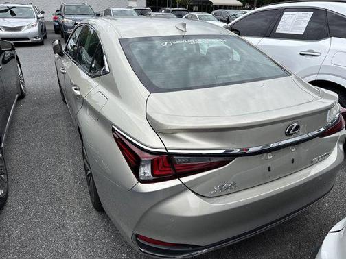 2024 Lexus ES 300h Base