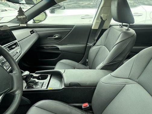 2024 Lexus ES 300h Base