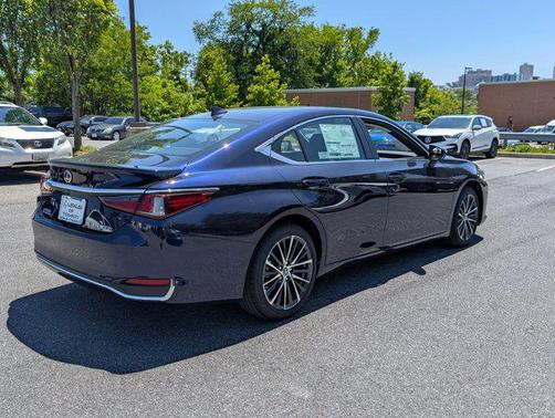 2025 Lexus ES 300h Base