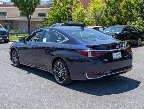2025 Lexus ES 300h Base