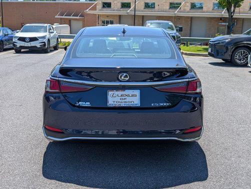 2025 Lexus ES 300h Base