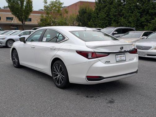 2025 Lexus ES 300h Base