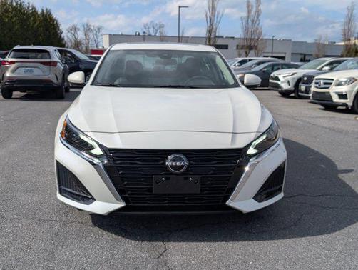 Pearl White Tricoat 2023 Nissan Altima 2.5 SL