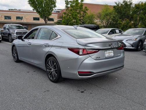 2024 Lexus ES 300h Base