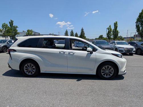 2021 Toyota Sienna XLE 7 Passenger