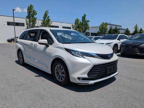 2021 Toyota Sienna XLE 7 Passenger