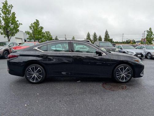 2024 Lexus ES 250 Base