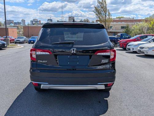 2022 Honda Pilot Touring 8-Passenger