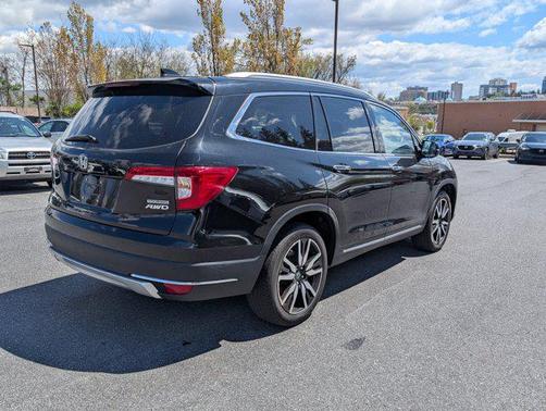 2022 Honda Pilot Touring 8-Passenger