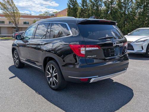 2022 Honda Pilot Touring 8-Passenger