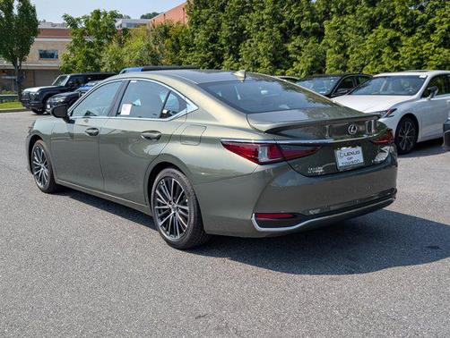 2025 Lexus ES 300h Base