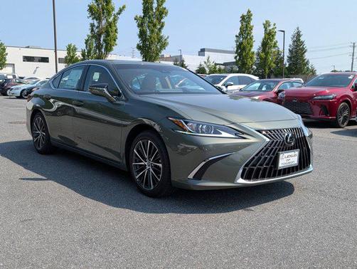 2025 Lexus ES 300h Base