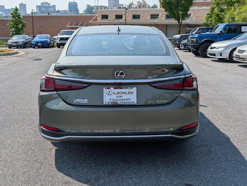 2025 Lexus ES 300h Base