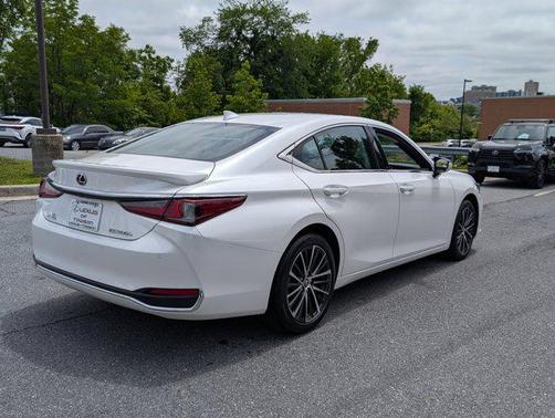 2024 Lexus ES 300h Base