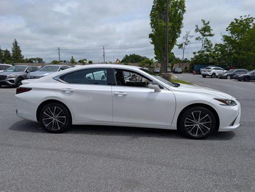 2024 Lexus ES 300h Base