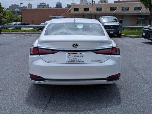 2024 Lexus ES 300h Base