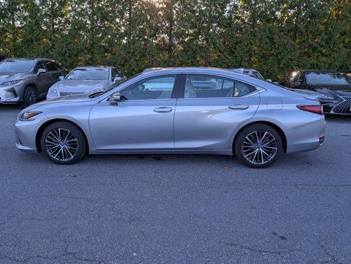 2025 Lexus ES 300h Base