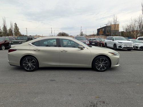 2022 Lexus ES 350 Base
