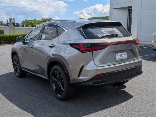 2025 Lexus NX 450h+ Luxury