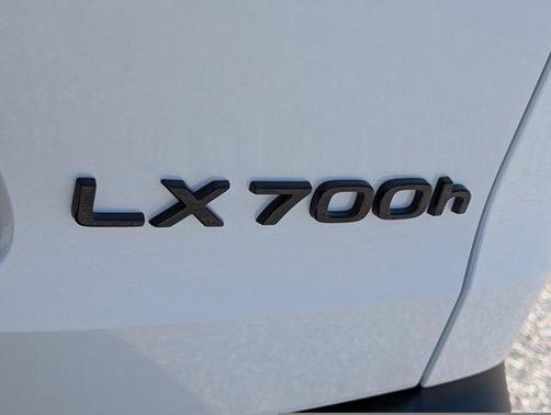 2025 Lexus LX 700h Overtrail