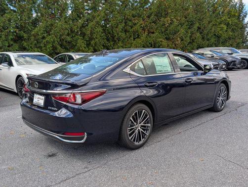 2025 Lexus ES 300h Base