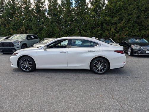2022 Lexus ES 350 Base