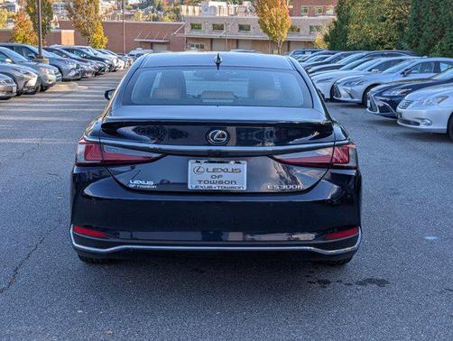 2024 Lexus ES 300h Ultra Luxury