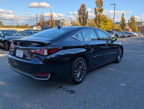 2024 Lexus ES 300h Ultra Luxury