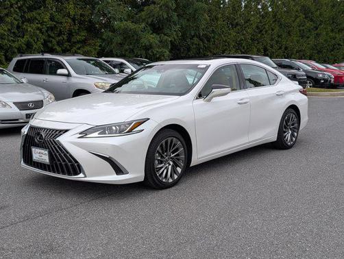 2025 Lexus ES 300h Luxury