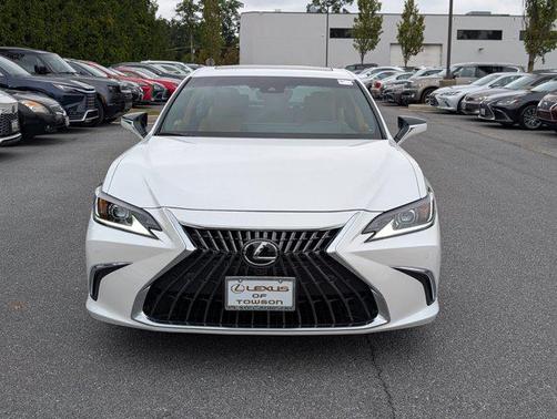 2025 Lexus ES 300h Luxury