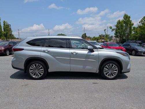 2021 Toyota Highlander Hybrid Platinum