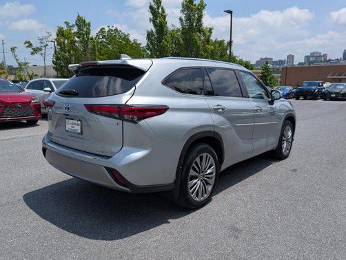 2021 Toyota Highlander Hybrid Platinum