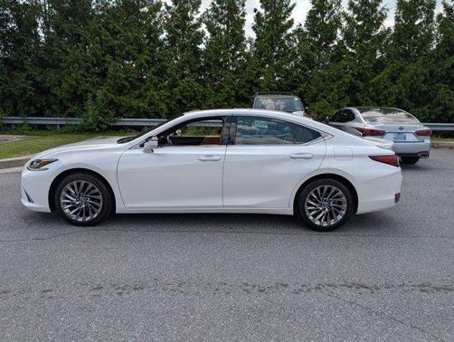 2024 Lexus ES 300h Luxury