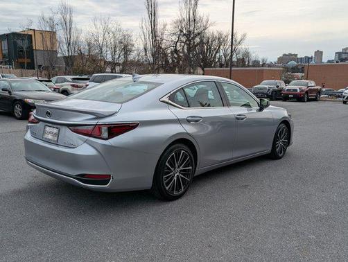 2024 Lexus ES 300h Base