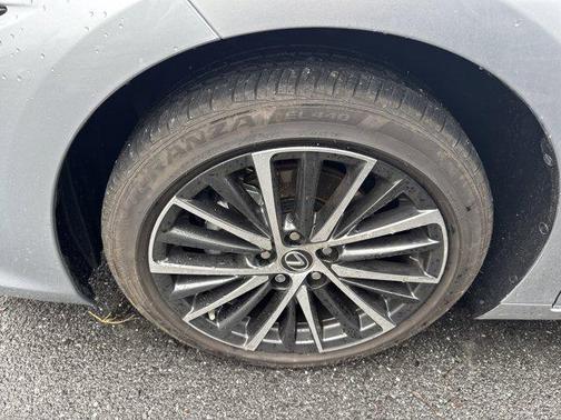 2024 Lexus ES 300h Base