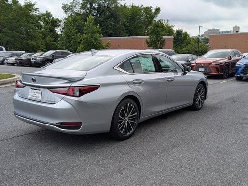 2025 Lexus ES 300h Base