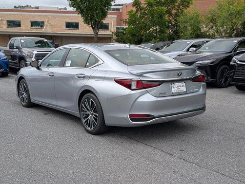 2025 Lexus ES 300h Base
