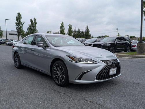 2025 Lexus ES 300h Base