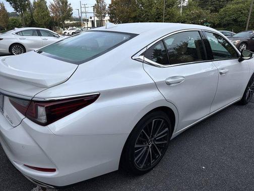 2022 Lexus ES 350 Base